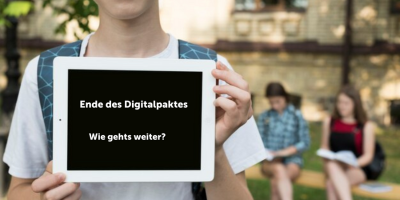 Ende des Digitalpakt, Kind mit Tablet, digitale Bildung, Schule, Tabletklassen